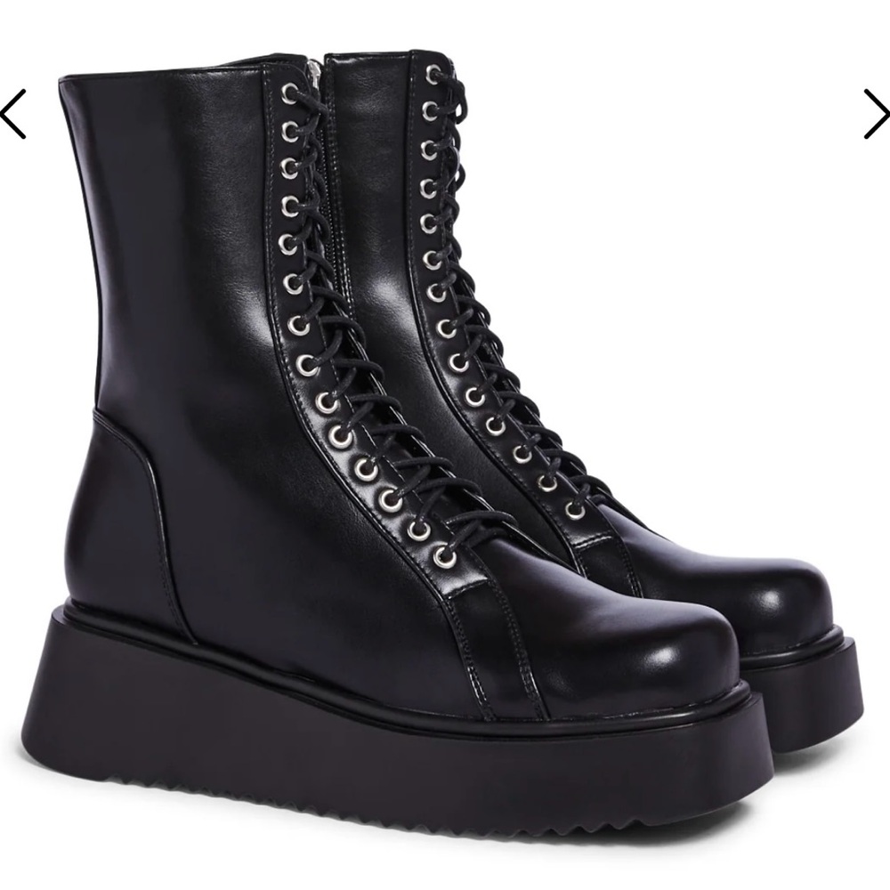 Sleek Black Lace-Up Platform Boots Lamoda size 7